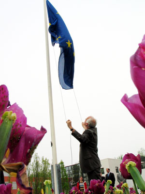 Burgemeester hijst Europese vlag