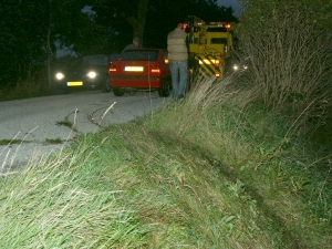 Auto glijdt in sloot bij Selmien