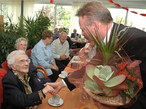 Feestje voor 100-jarige mevr. Krans