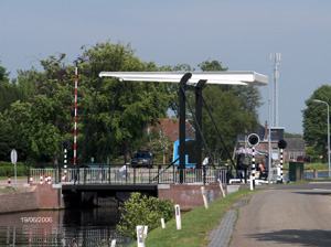 Nieuwe brug Hemrik in gebruik