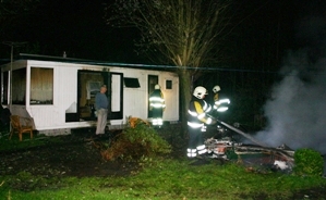 Man steekt caravan in brand in Burgum