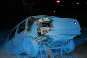 Brandstichting in blauwe auto Drachten