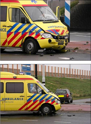 Westereender botst met ambulance