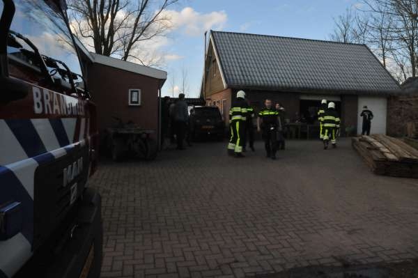 Brand in kachel in schuur bij Oostrum