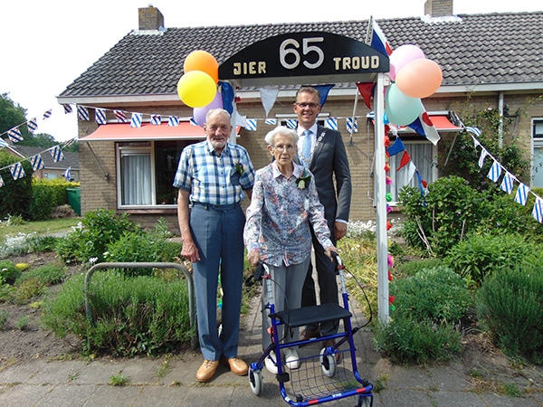 Echtpaar Van der Veen-Kamstra 65 jaar getrouwd