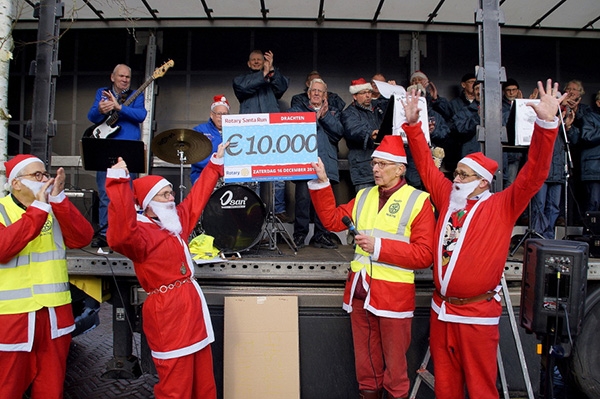 Santa Run brengt 10.000 euro op voor voedselbank