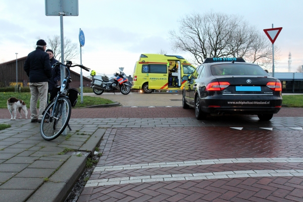Man op elektrische fiets gewond na aanrijding