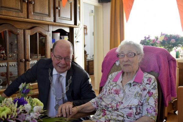 Bintje Schouwstra viert haar 100e verjaardag