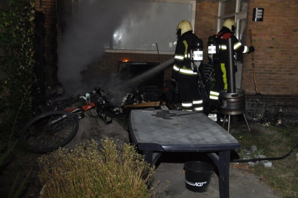 Brandweer in actie voor woningbrand in Buitenpost