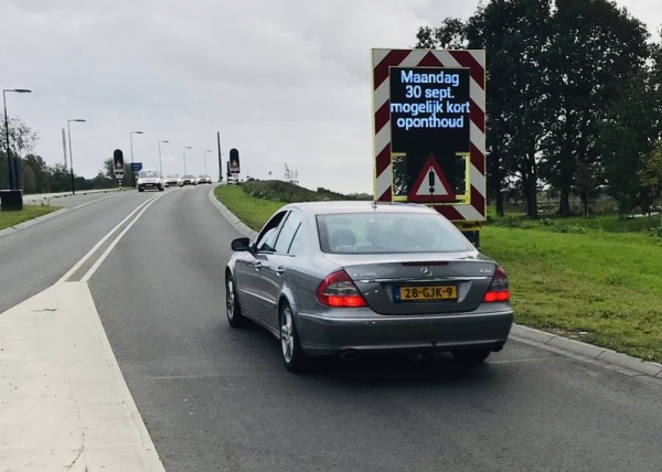 Werk aan brug in Burgum maandag in volle gang