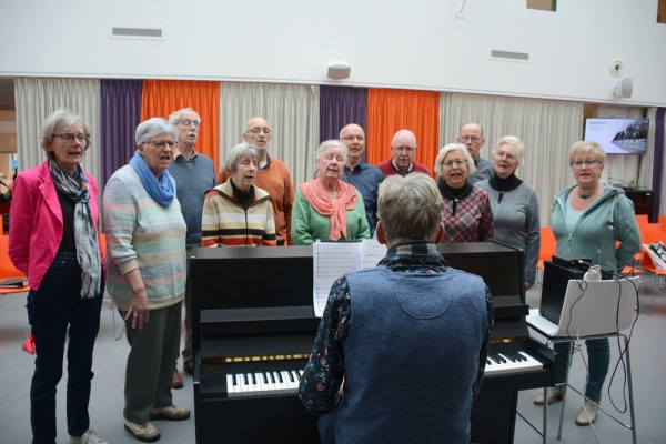 Drachtster koorleden spelen mee in 'Hendrik Groen'