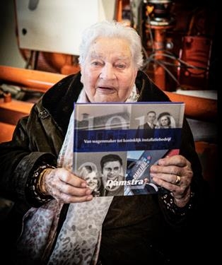 Anne Damstra-Van der Wiel 100 jaar jong