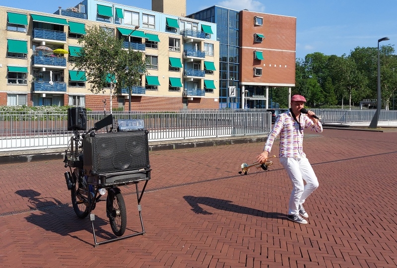 Folkert Hans Tolsma verzorgt een optreden in Drachten