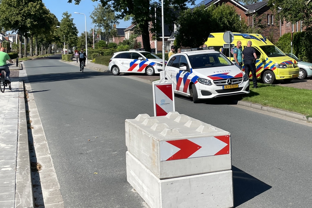 Fietsster aangereden door auto in Buitenpost