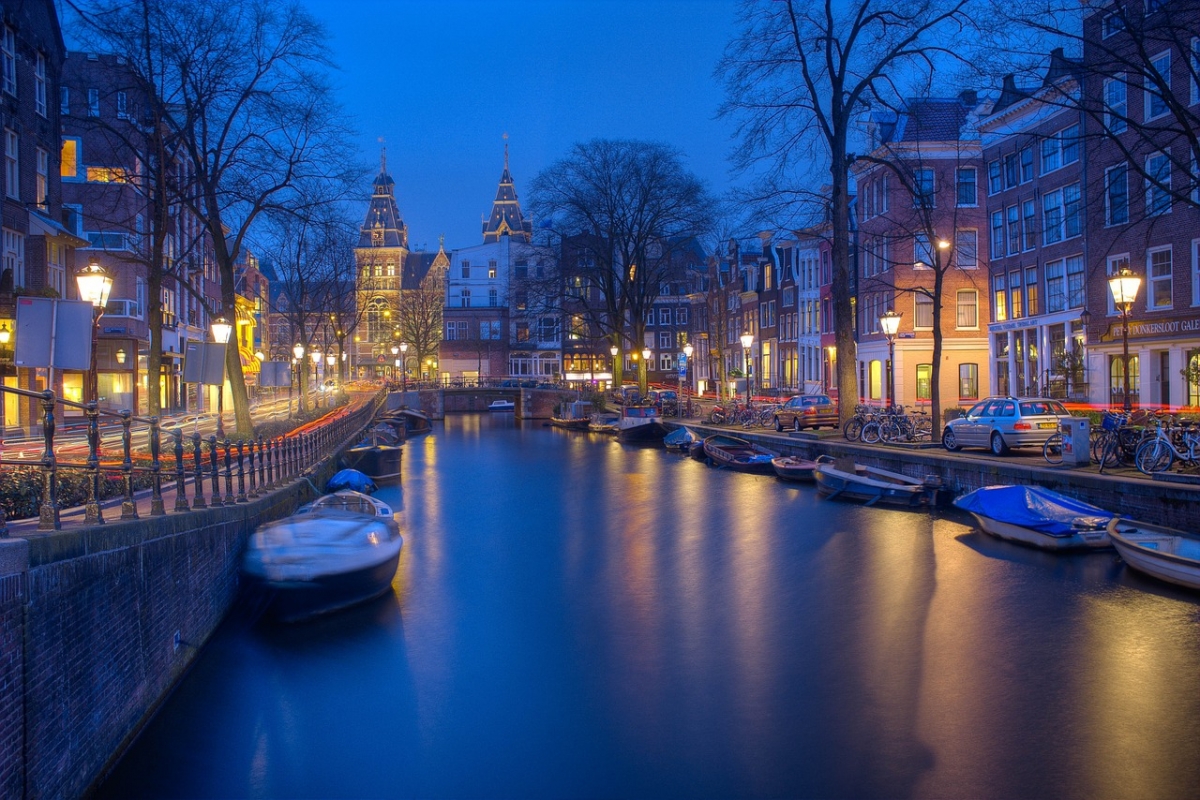 Glas in mooie gebouwen: de glaszetter in Amsterdam