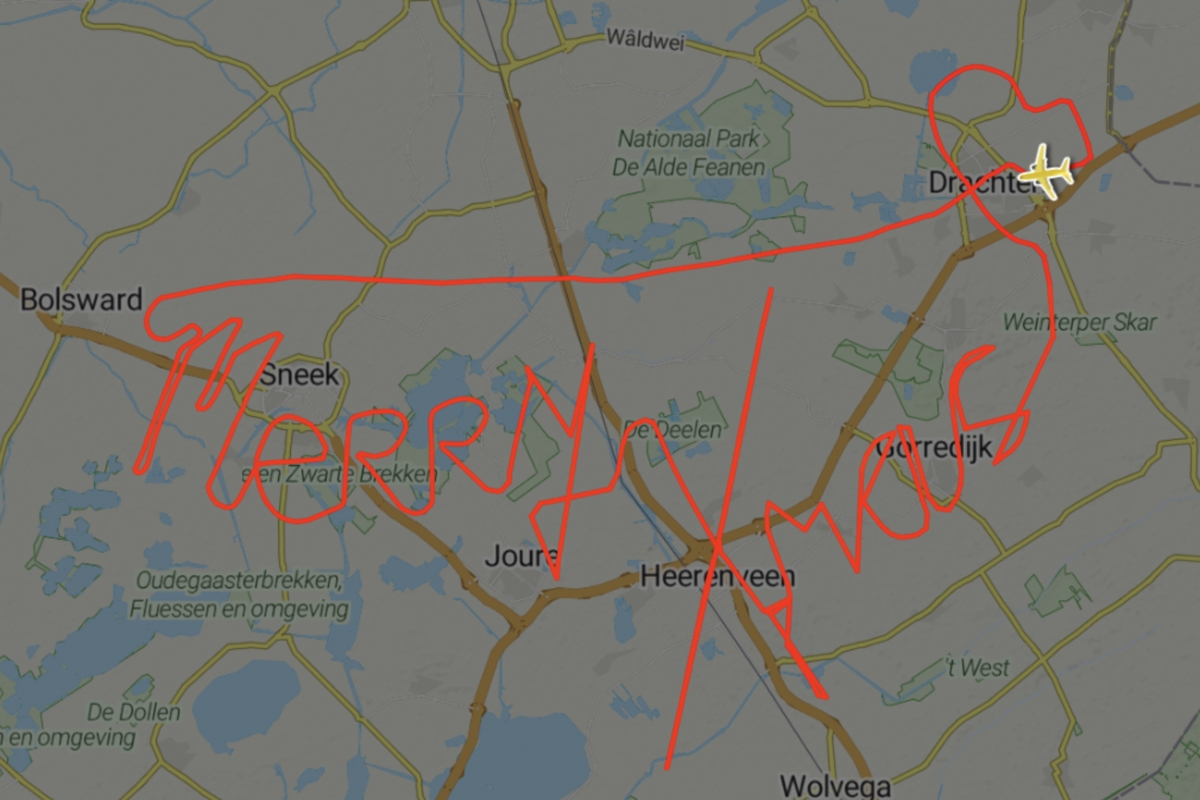 Piloot vliegt 'Merry Xmas' in Friese luchtruim