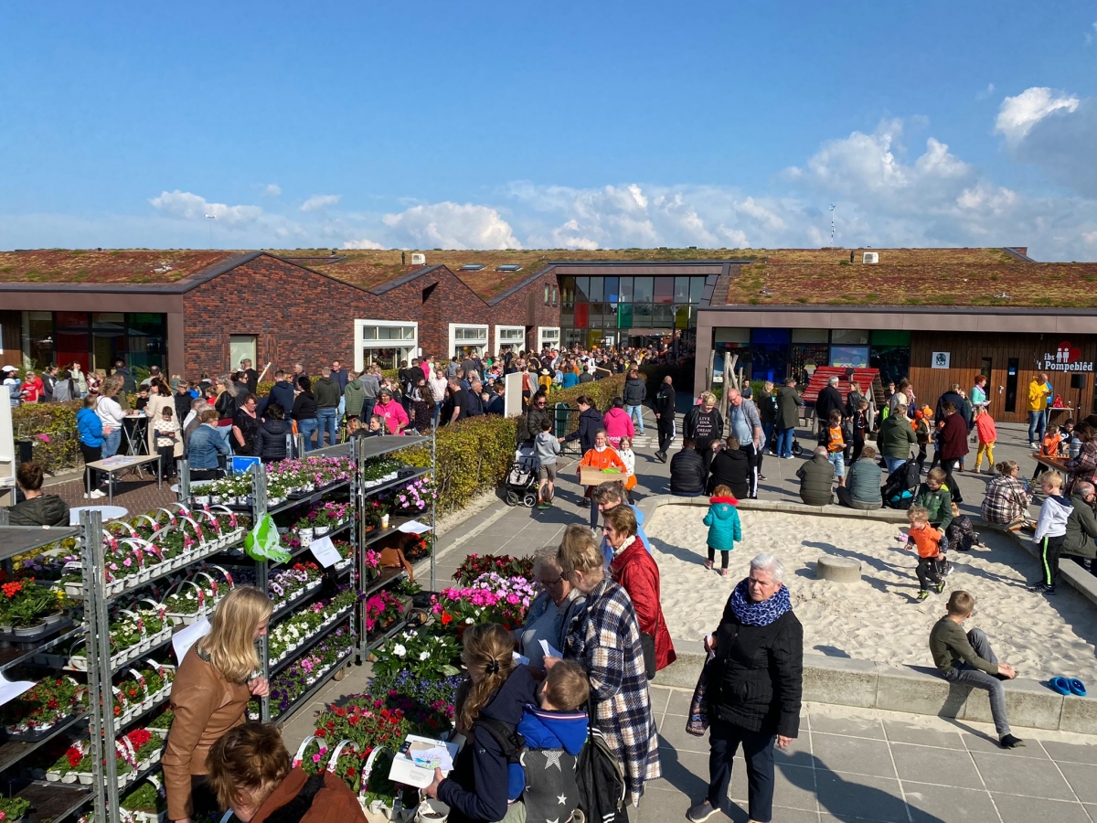 Ruim 1000 bezoekers op voorjaarsmarkt De Westereen