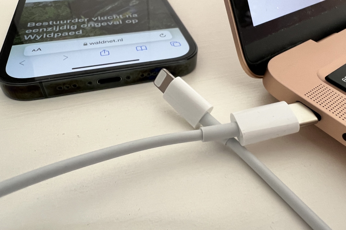 Nieuwe regel: alle apparaten moeten op dezelfde kabel passen (ook iPhone)