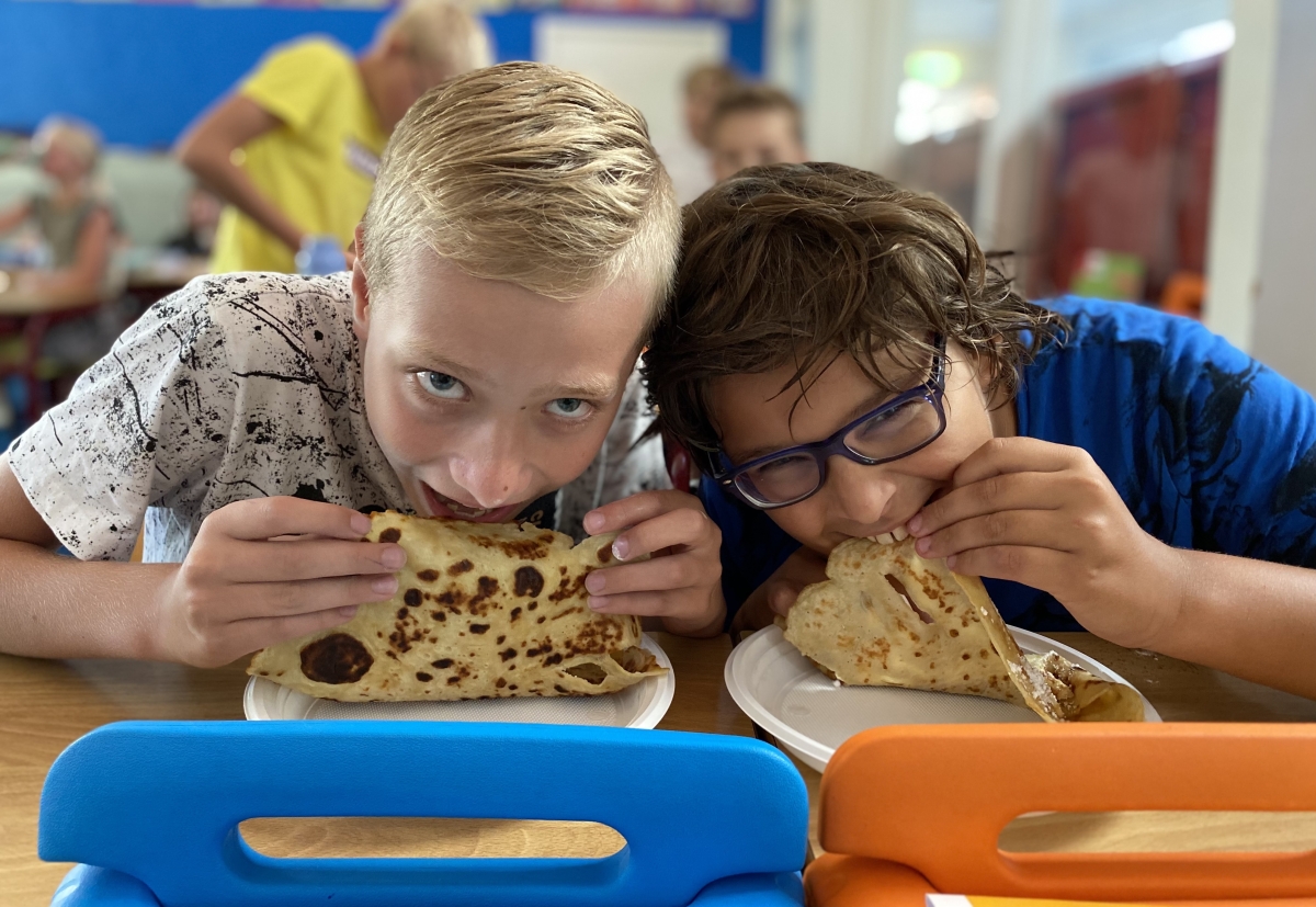 Schooljaar feestelijk van start met pannenkoekenfestijn in Kollum