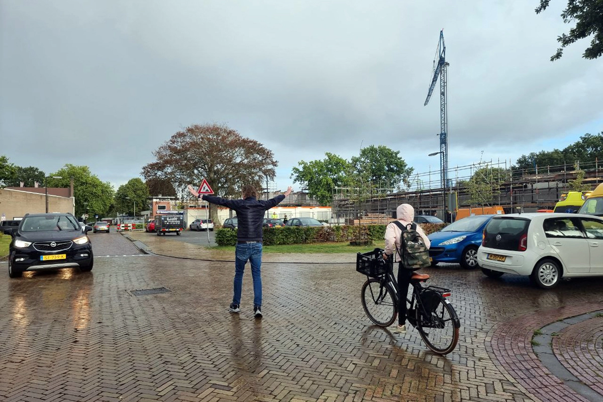 Politiek wil zebrapaden op Van Sminiaplein in Burgum