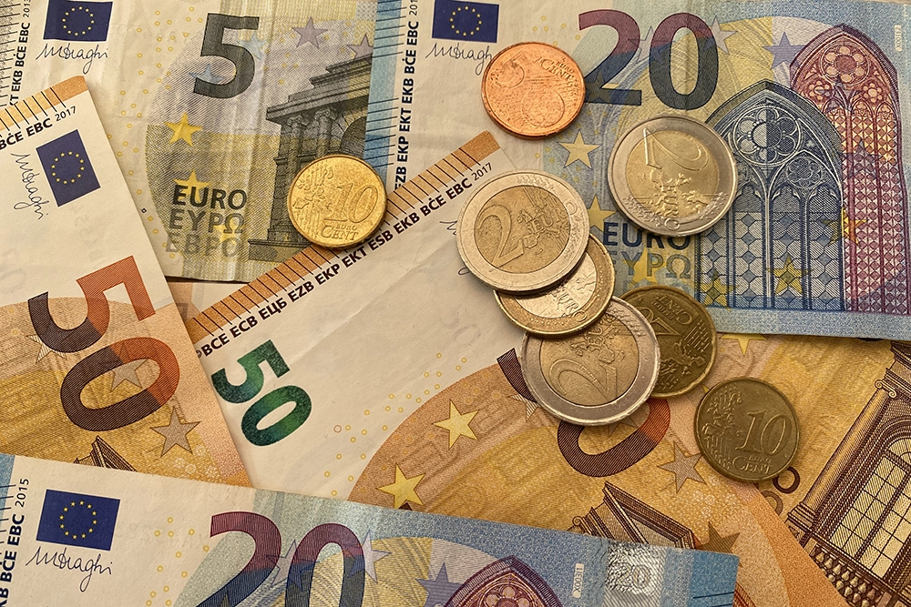 Burgumse (91) beroofd van ruim 1500 euro 