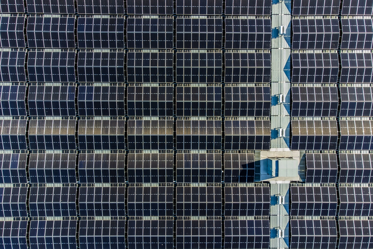 Energieleveranciers betalen steeds minder voor teruggeleverde zonnestroom