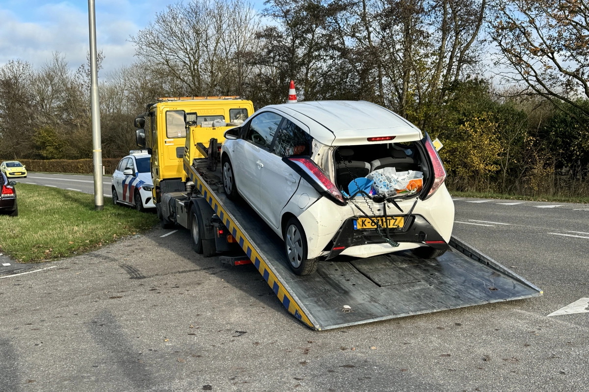 Auto's in botsing op Westerdijk (N361) bij E-10