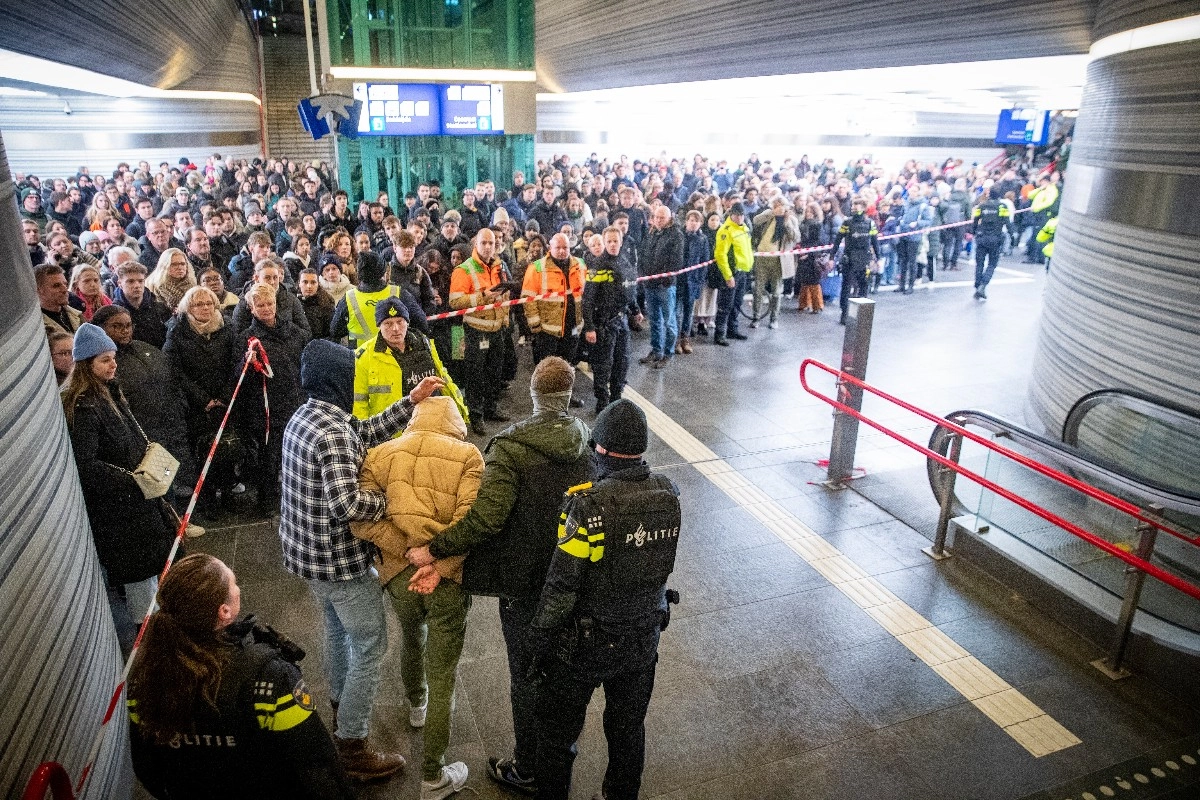 Celstraf voor man (25) die met doorgeladen pistool in trein zat