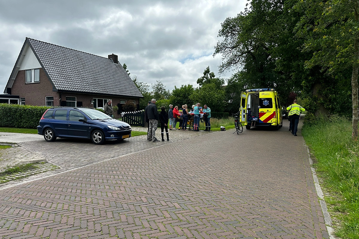 Fietser gewond na aanrijding in Suwâld