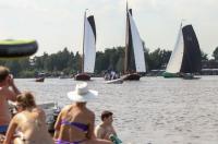 Skûtsjesilen: Heerenveen wint op het water van De Veenhoop