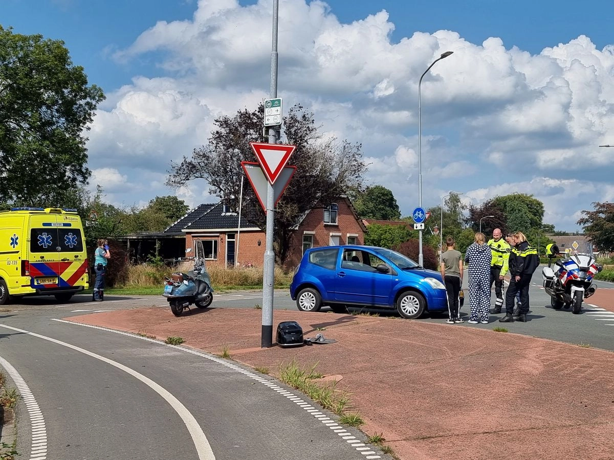 Scooterrijder gewond bij botsing met auto