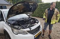 Autobrand in Kootstertille met tuinslang geblust