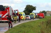 Auto op de kop in de sloot bij Wyns