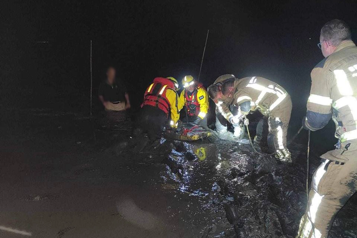 Brandweer redt twee wadlopers boven Nes