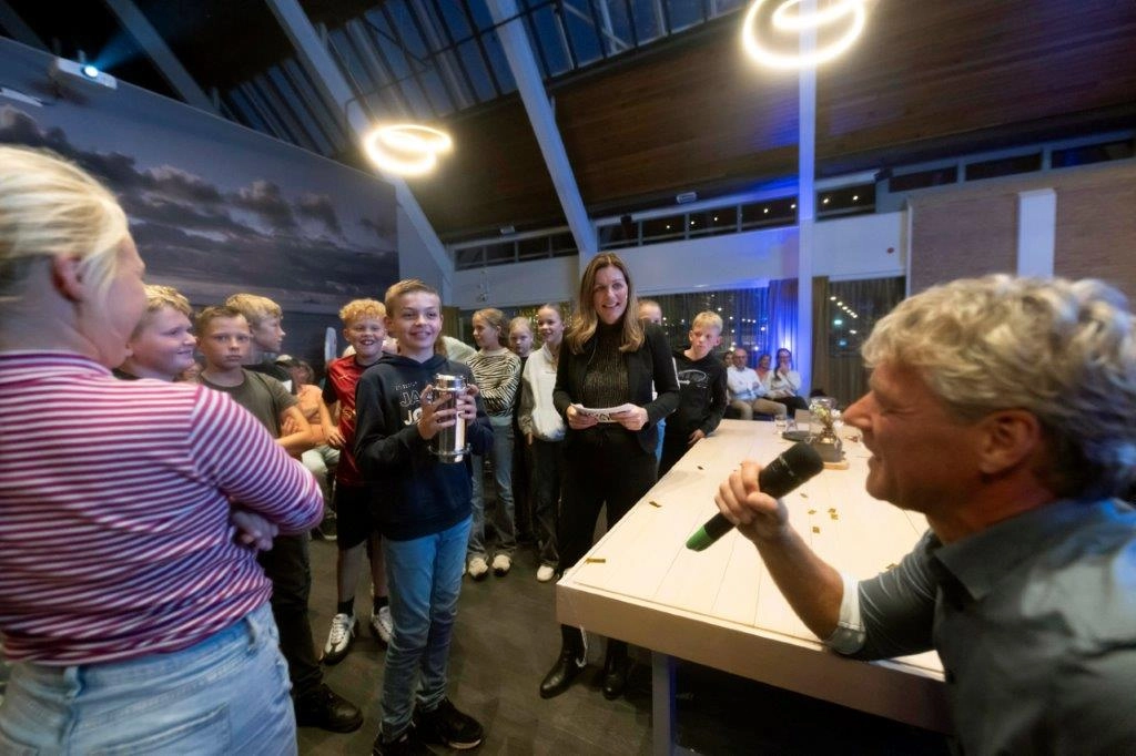 Friese Dorpenatlas en dorpsbiografieën feestelijk van start in Eanjum